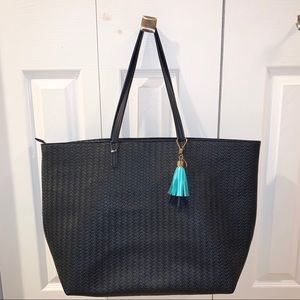 ❌SOLD❌ Bath & Body Works woven faux leather tote